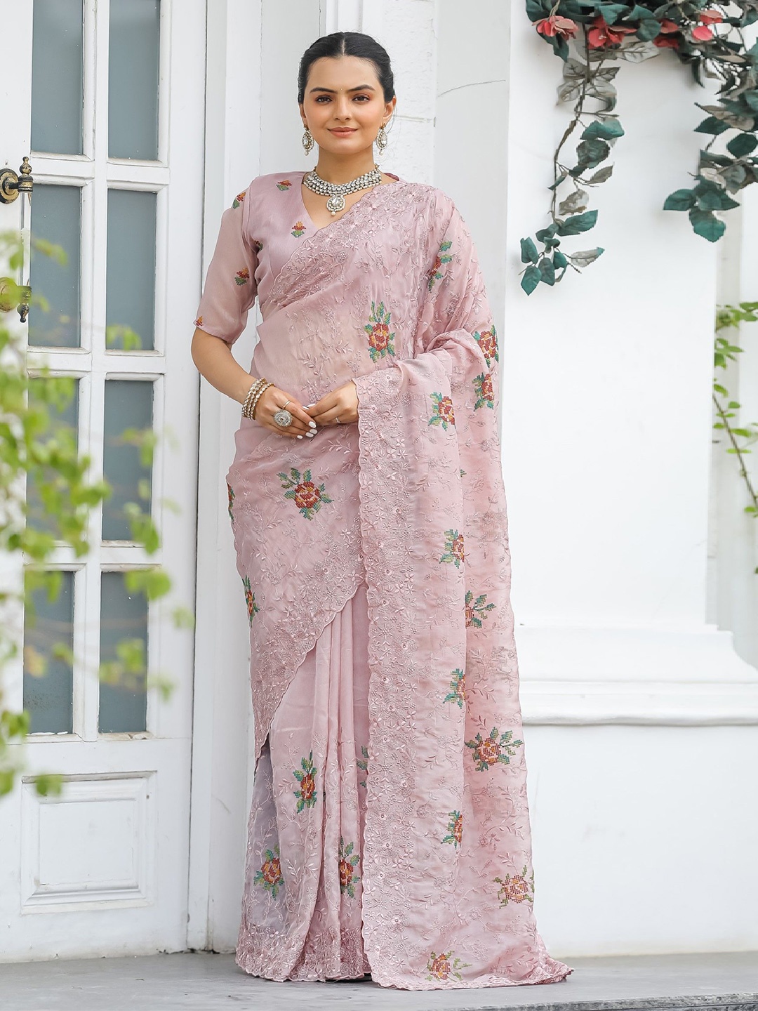 

Panzora Floral Embroidered Saree, Peach