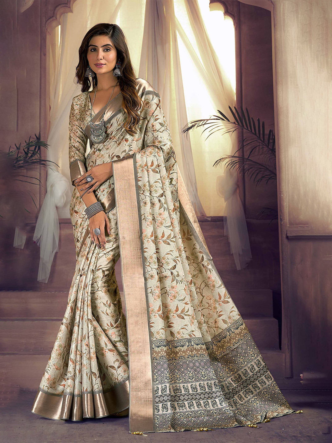 

Panzora Floral Zari Tussar Saree, Green