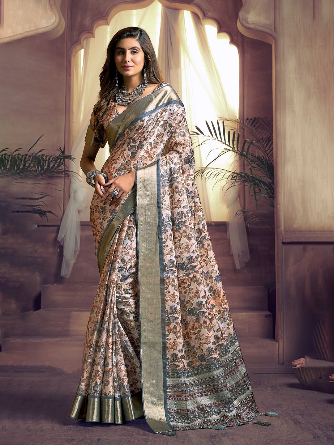 

Panzora Floral Tussar Saree, Peach