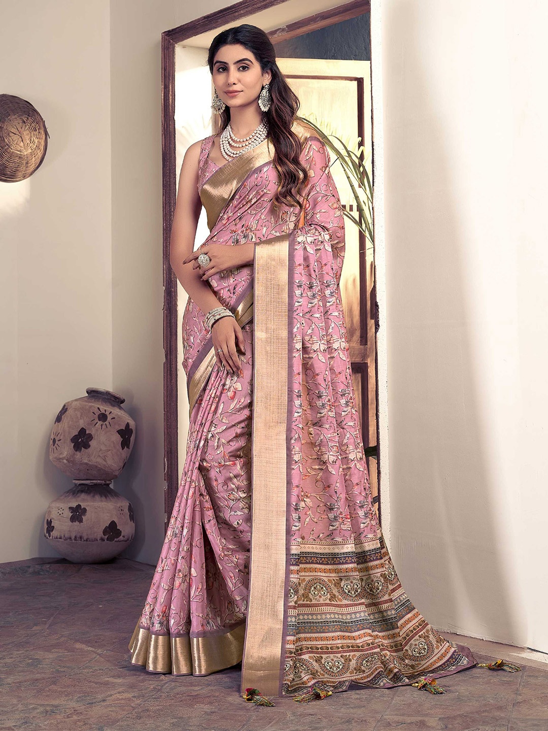 

Panzora Floral Zari Tussar Saree, Pink