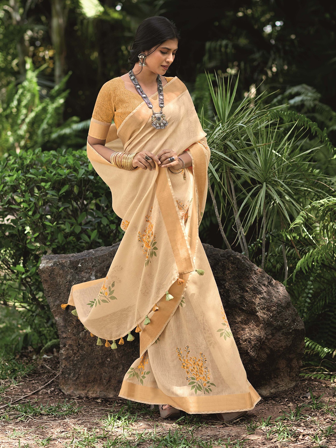 

Panzora Floral Zari Saree, Yellow