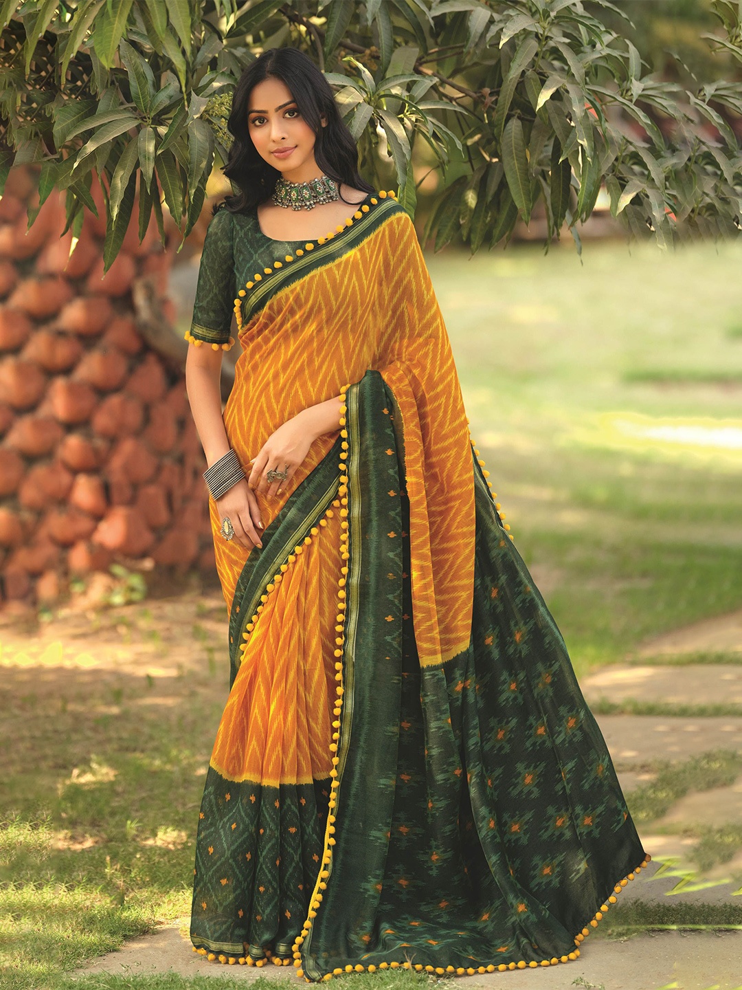 

Panzora Printed Saree, Mustard