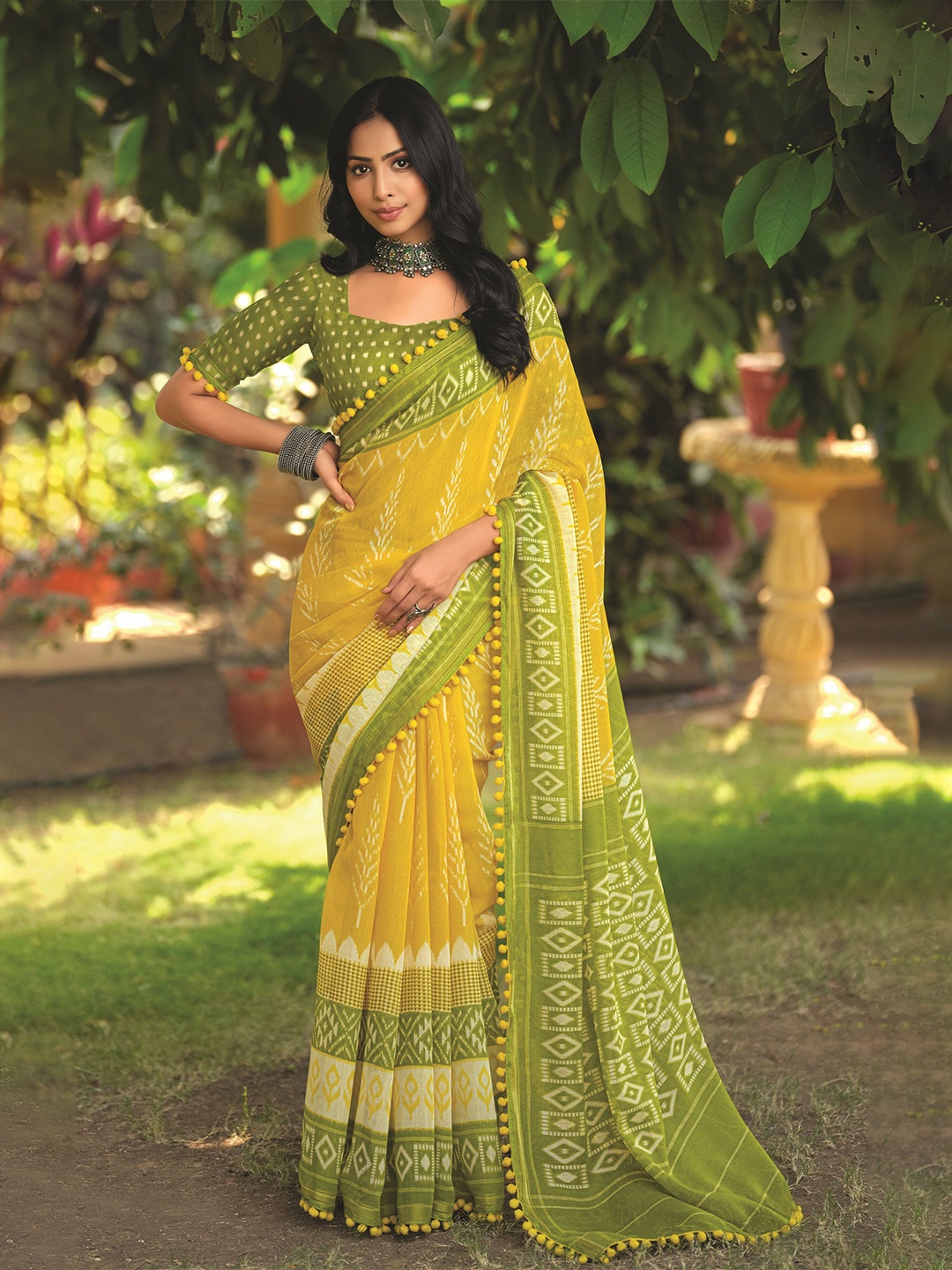 

Panzora Ethnic Motifs Saree, Yellow