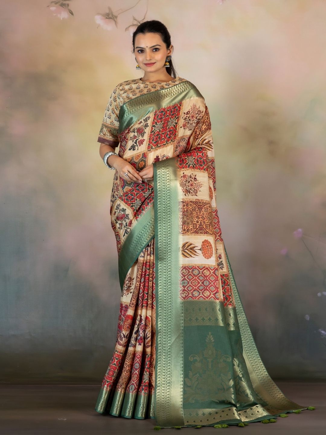 

Yuvani Floral Zari Tussar Saree With Blouse Piece, Red