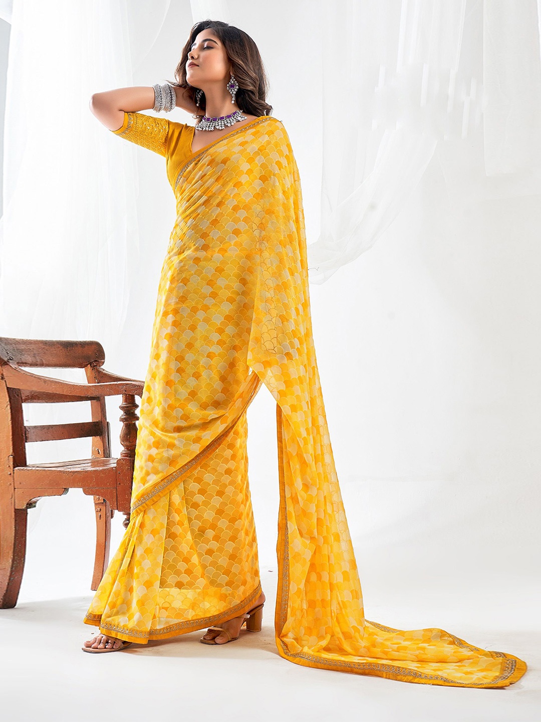 

Panzora Printed Sequinned Saree, Yellow
