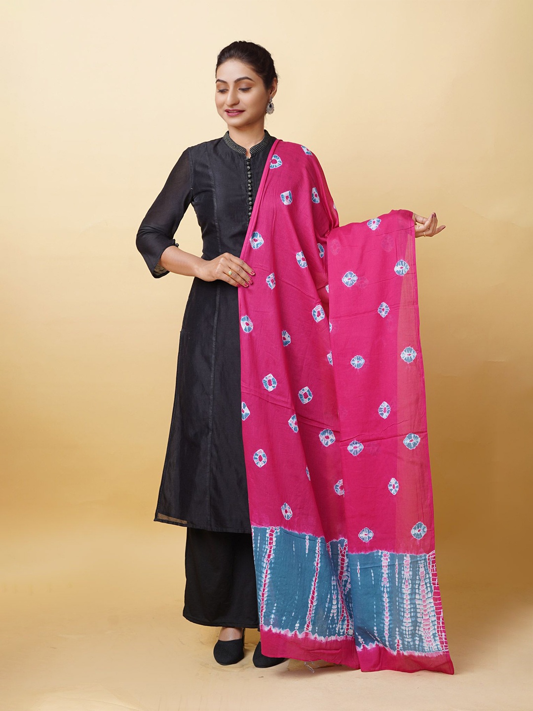 

Unnati Silks Bandhani & Shibori Printed Dupatta, Pink