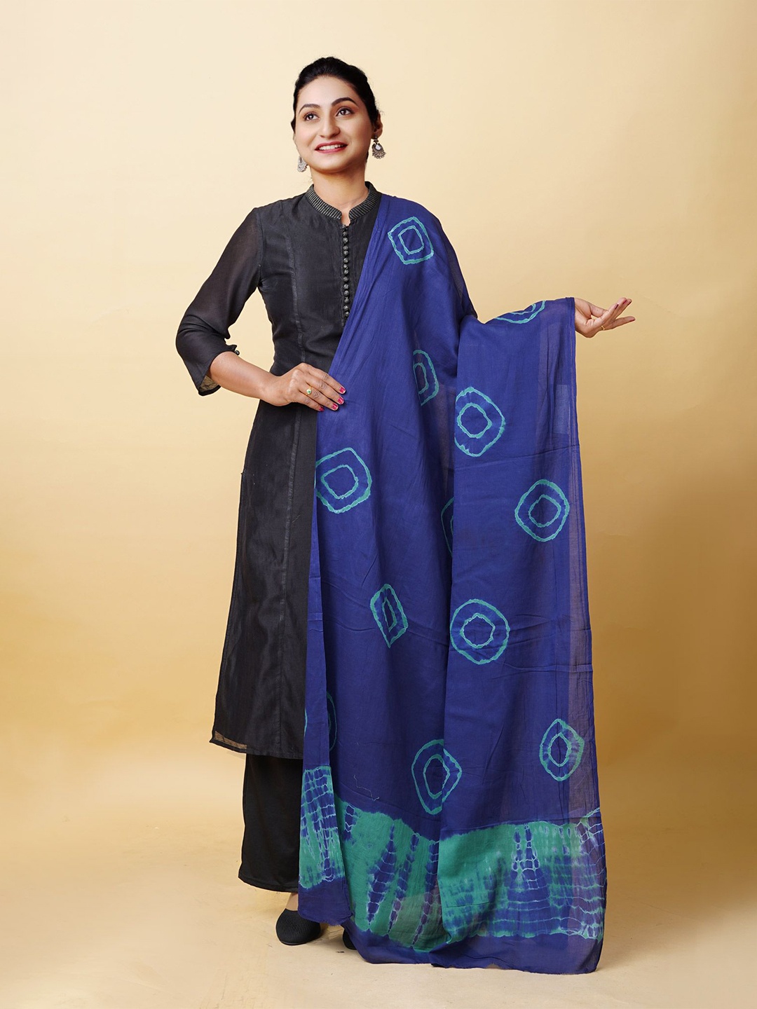 

Unnati Silks Bandhani & Shibori Printed Dupatta, Navy blue