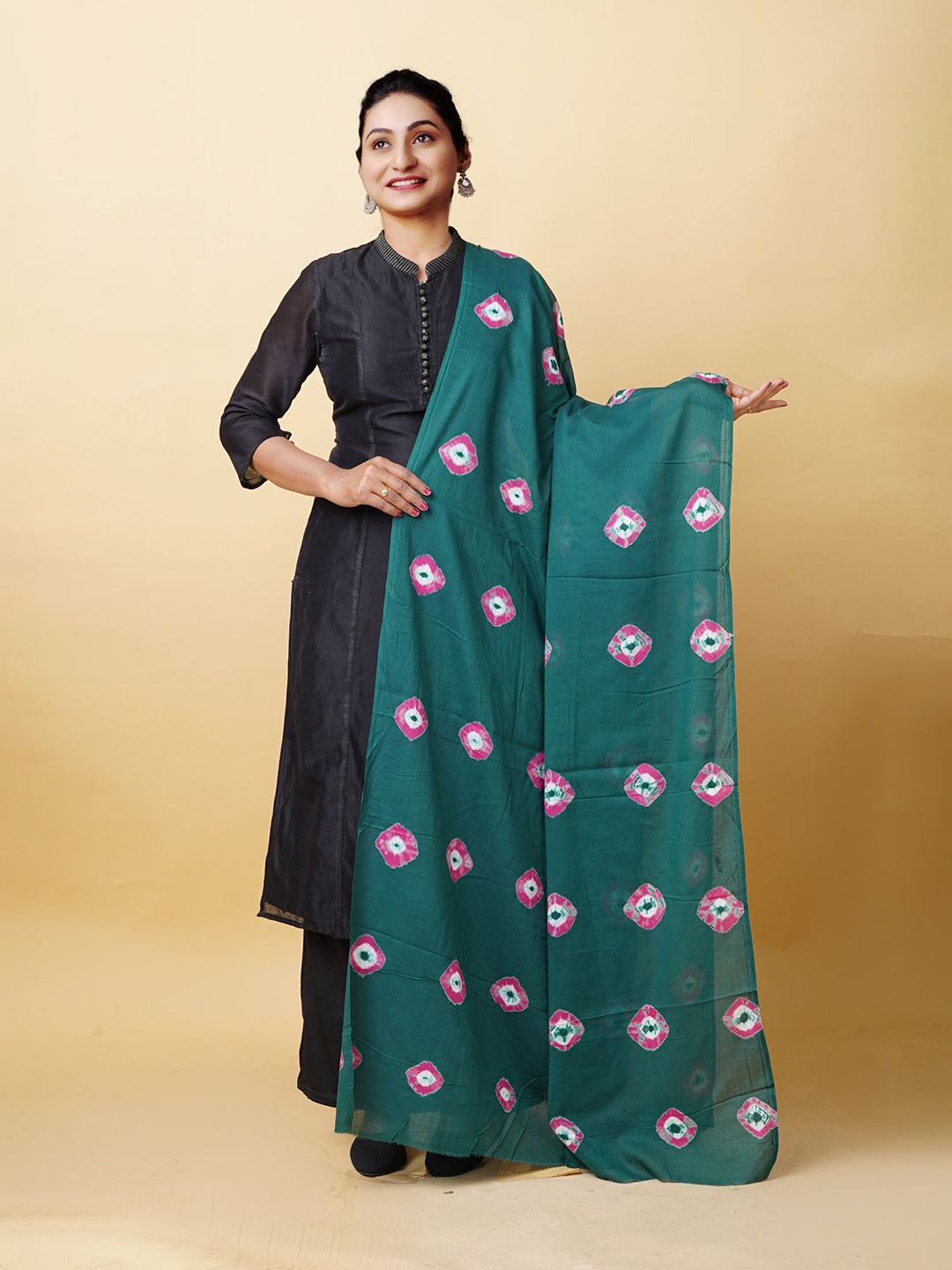 

Unnati Silks Ombre Dyed Tie and Dye Shibori Bandhani Printed Dupatta, Green