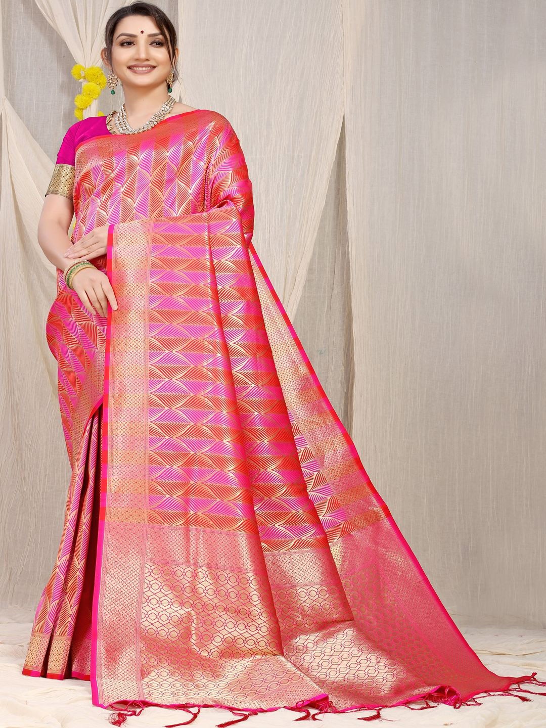 

SGF11 Woven Design Zari Kanjeevaram Saree, Pink