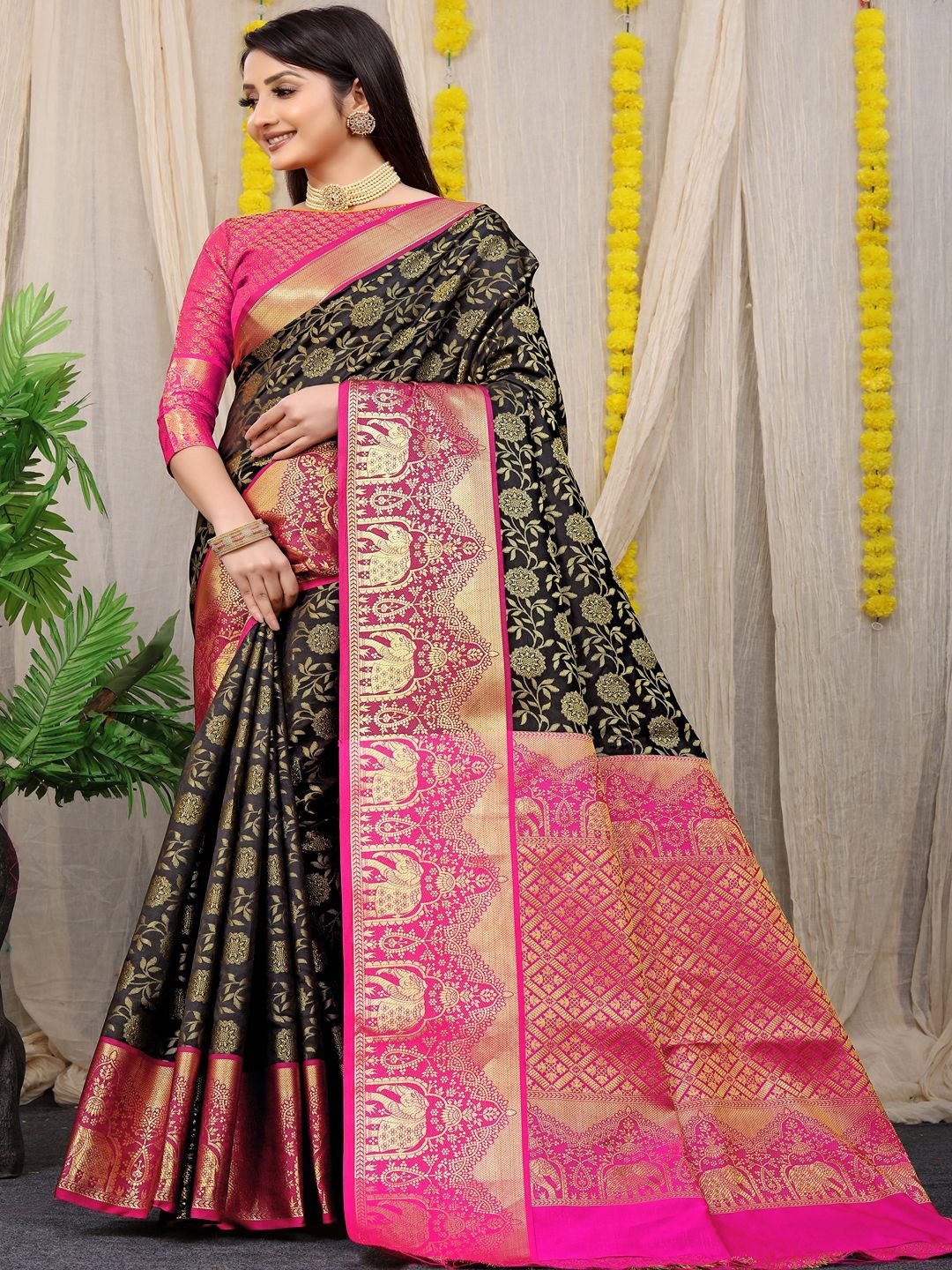 

SGF11 Woven Design Zari Kanjeevaram Saree, Black