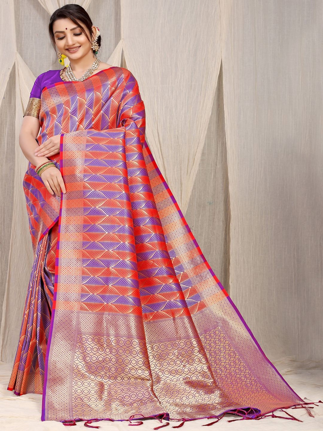 

SGF11 Woven Design Zari Kanjeevaram Saree, Magenta