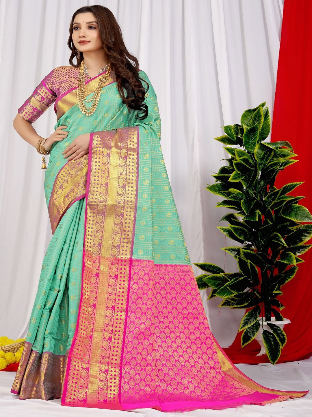 

SGF11 Ethnic Motifs Zari Kanjeevaram Saree, Green