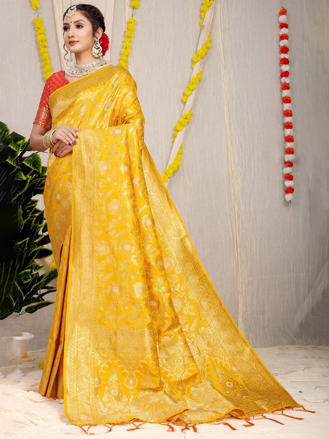 

SGF11 Floral Zari Kanjeevaram Saree, Yellow