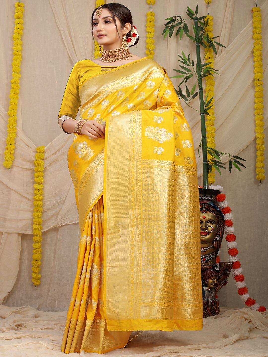 

SGF11 Woven Design Zari Kanjeevaram Saree, Yellow