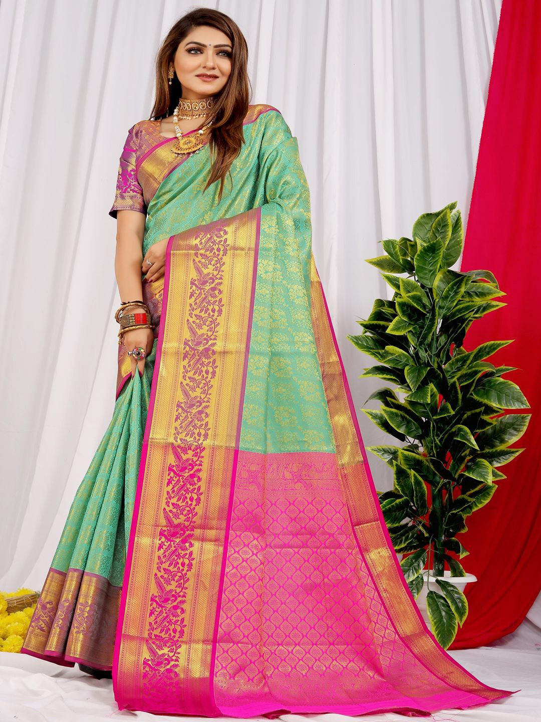 

SGF11 Woven Design Zari Kanjeevaram Saree, Green