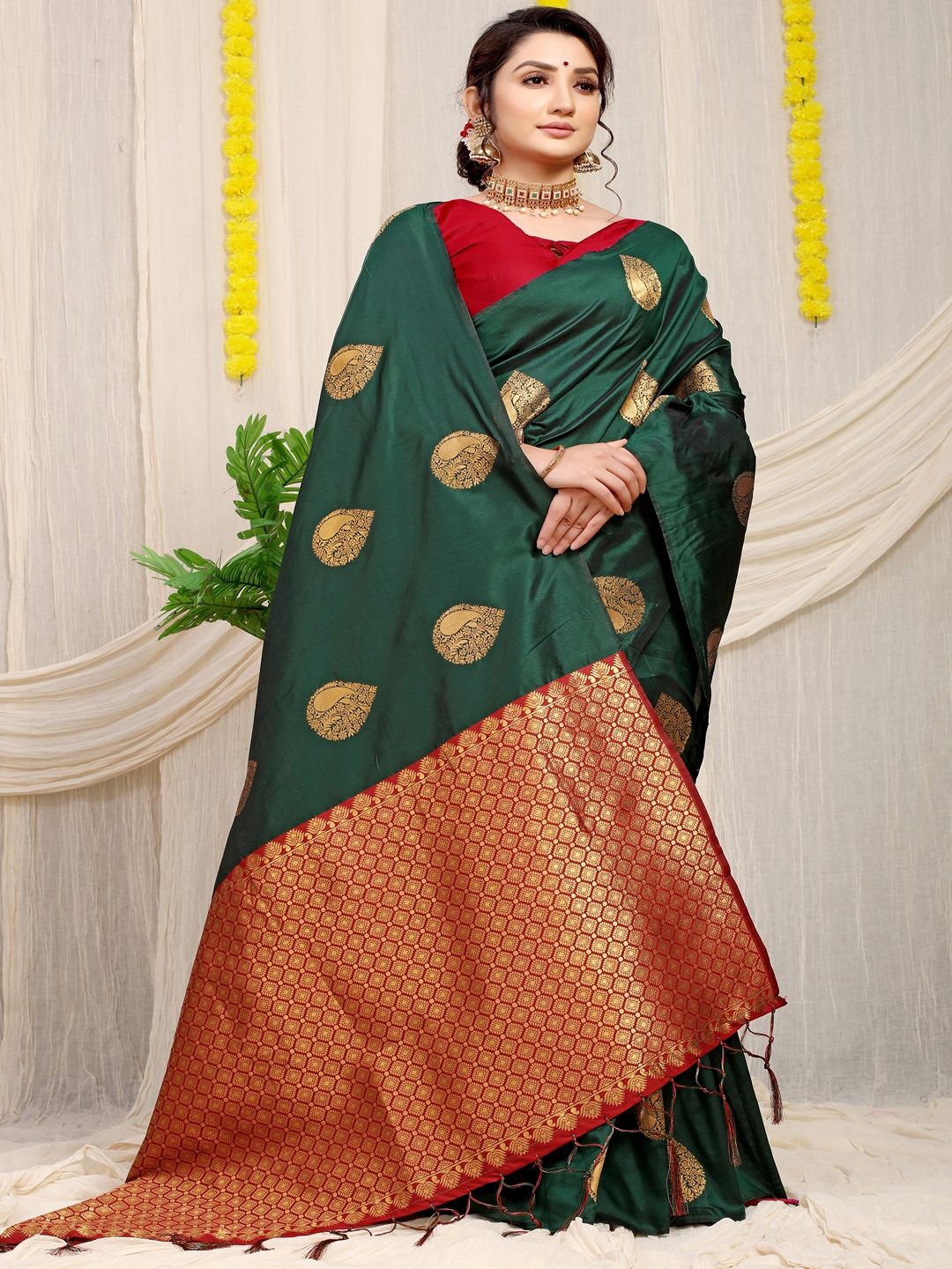 

SGF11 Woven Design Zari Kanjeevaram Saree, Green