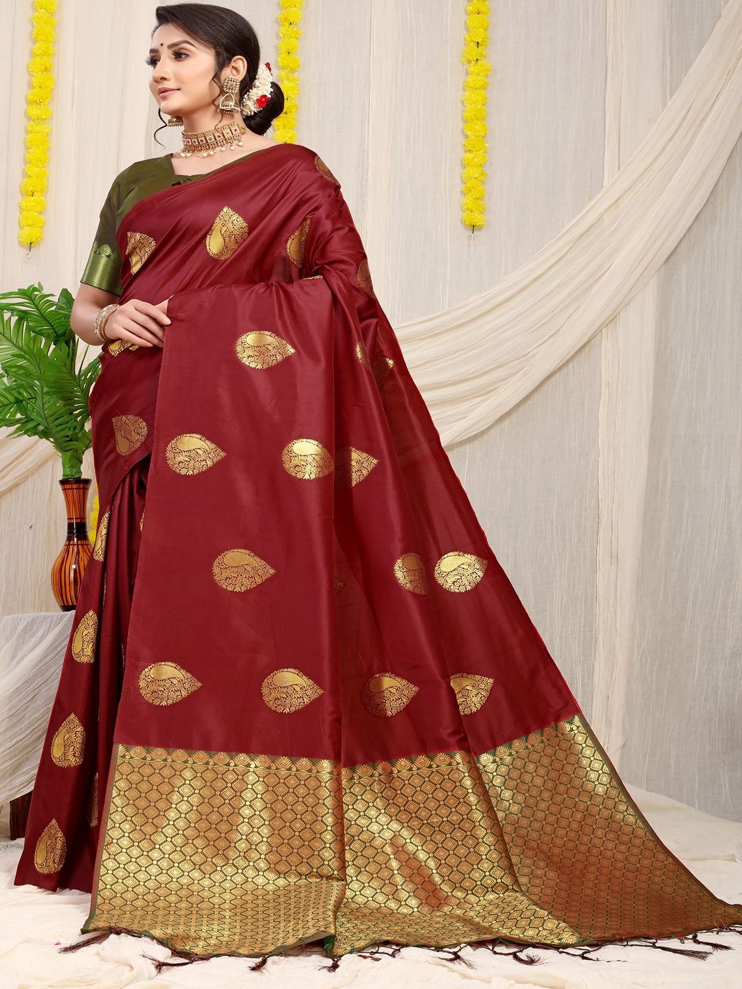 

SGF11 Woven Design Zari Kanjeevaram Saree, Maroon