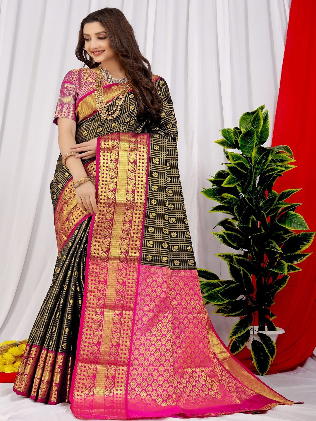 

SGF11 Checked Zari Kanjeevaram Saree, Black