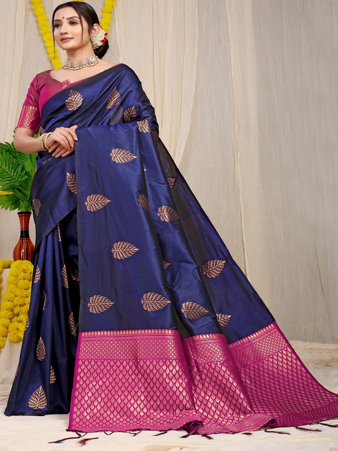 

SGF11 Ethnic Motifs Woven Design Zari Kanjeevaram Saree, Navy blue