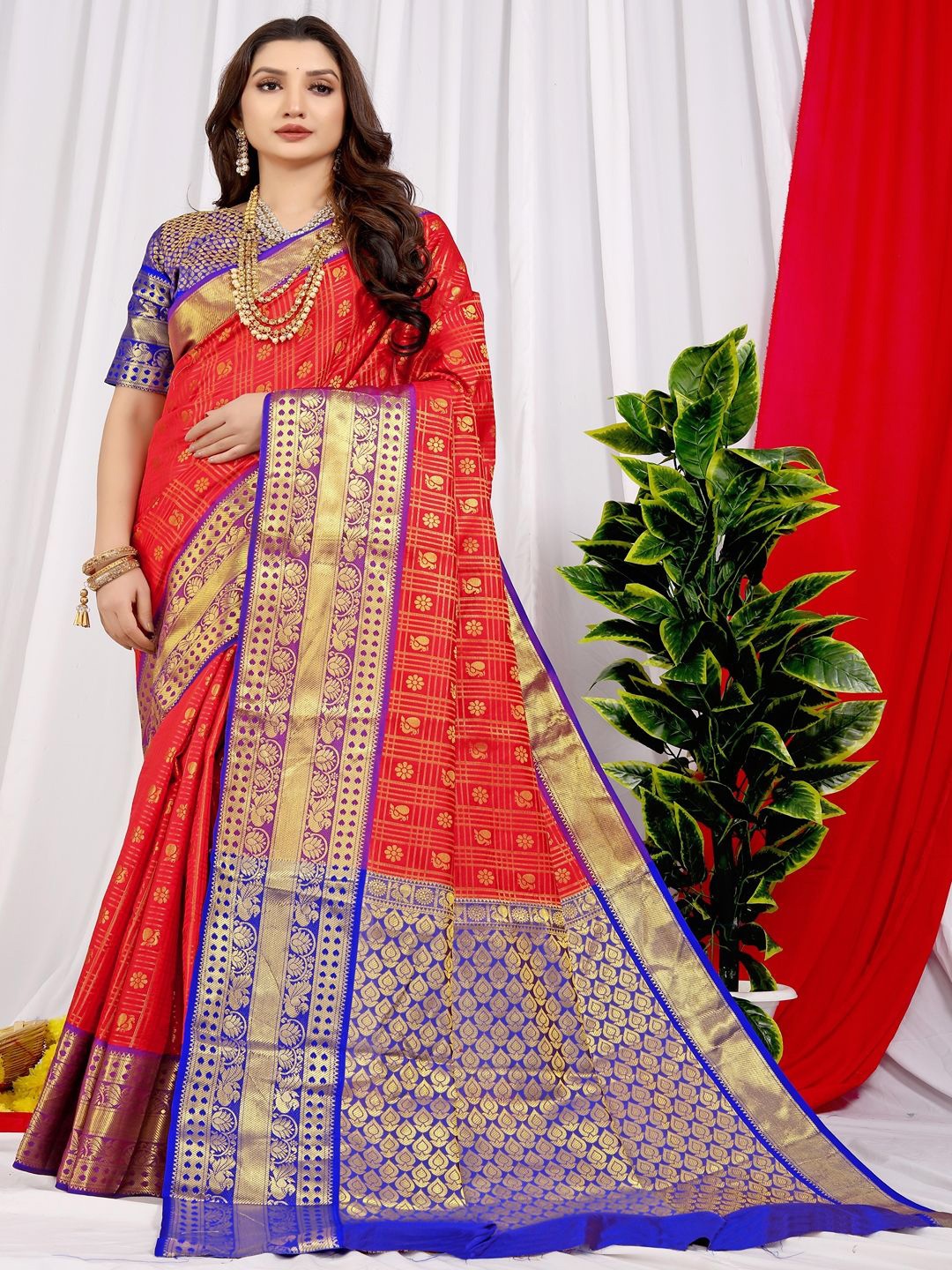 

SGF11 Woven Design Zari Kanjeevaram Saree, Red