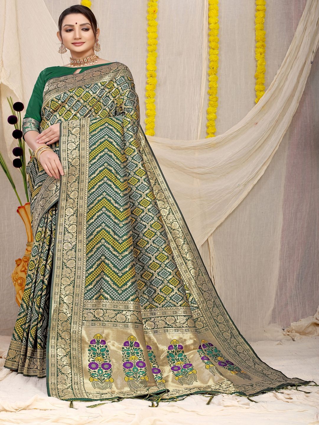 

SGF11 Woven Design Zari Kanjeevaram Saree, Green