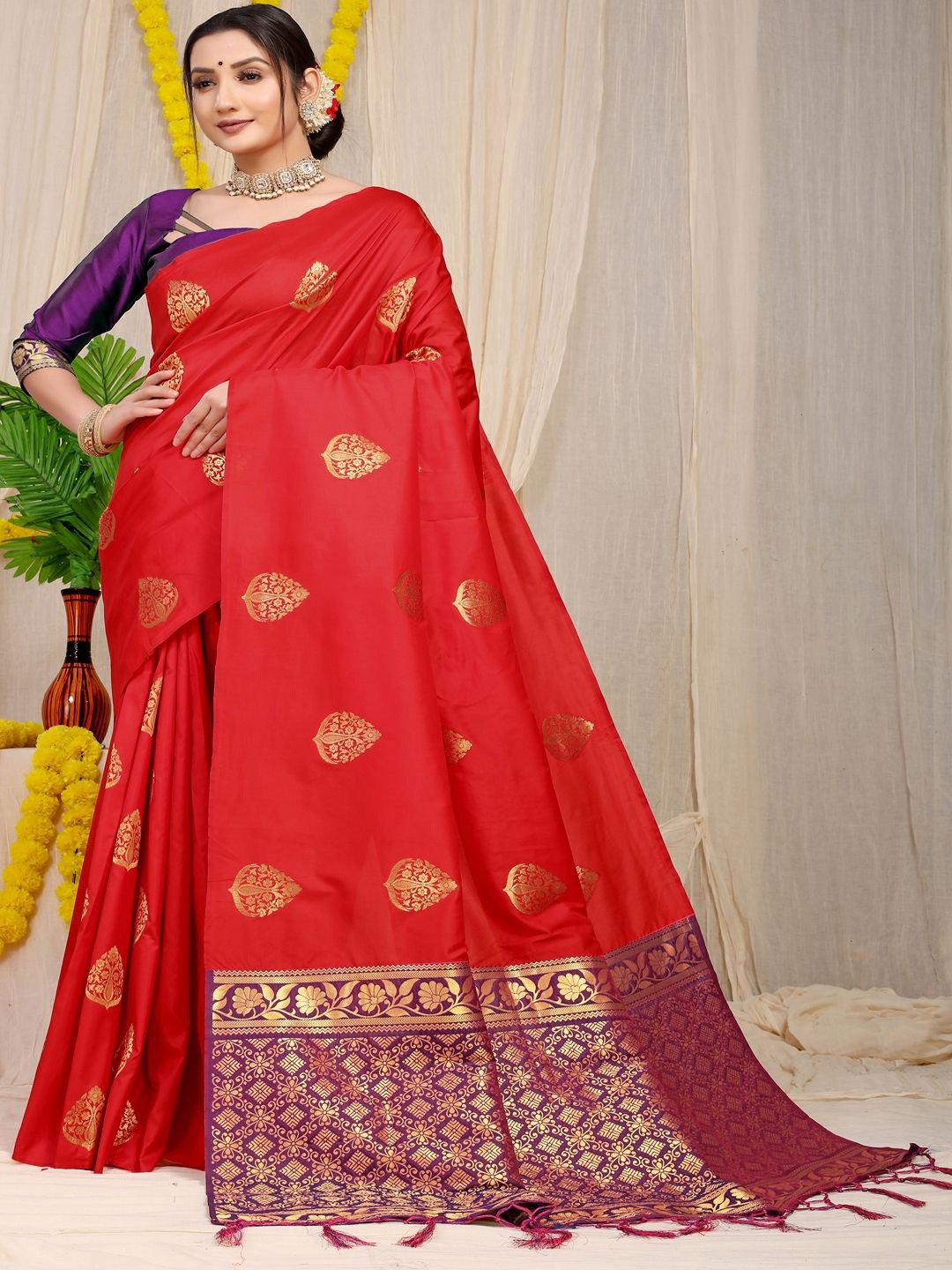 

SGF11 Woven Design Zari Kanjeevaram Saree, Red