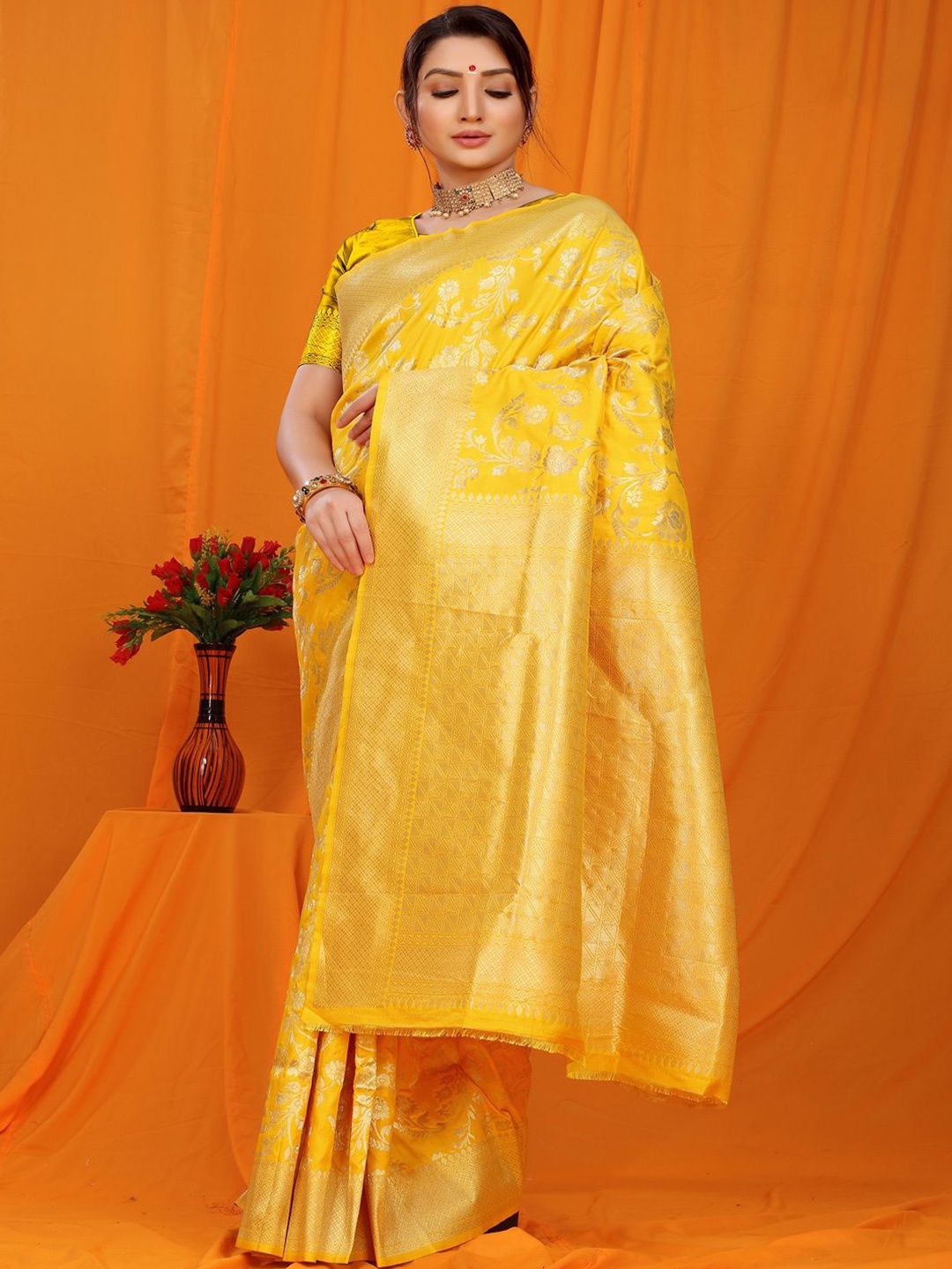 

SGF11 Ethnic Motifs Woven Design Zari Kanjeevaram Saree, Yellow