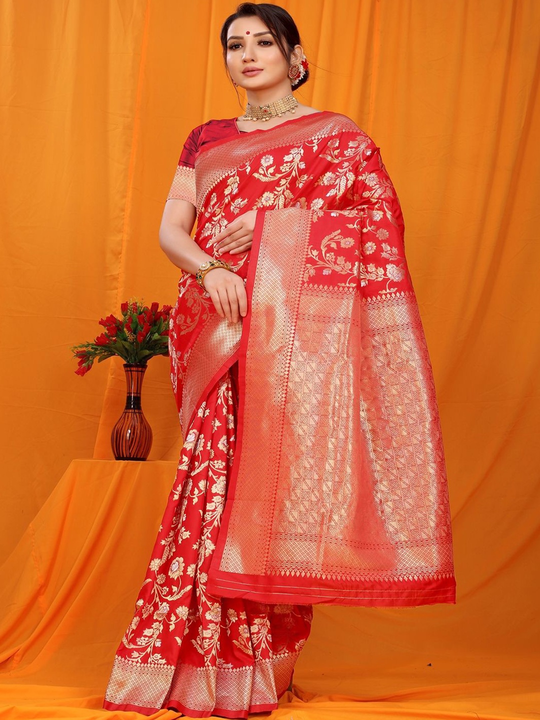 

SGF11 Ethnic Motifs Woven Design Zari Kanjeevaram Saree, Red
