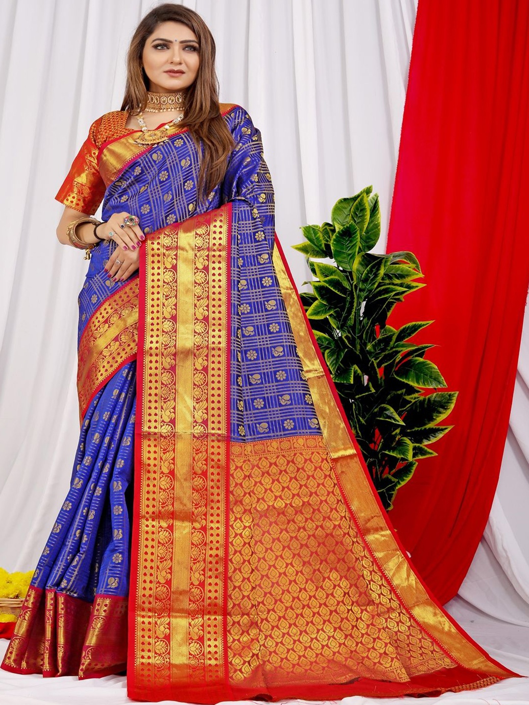 

SGF11 Woven Design Zari Kanjeevaram Saree, Red