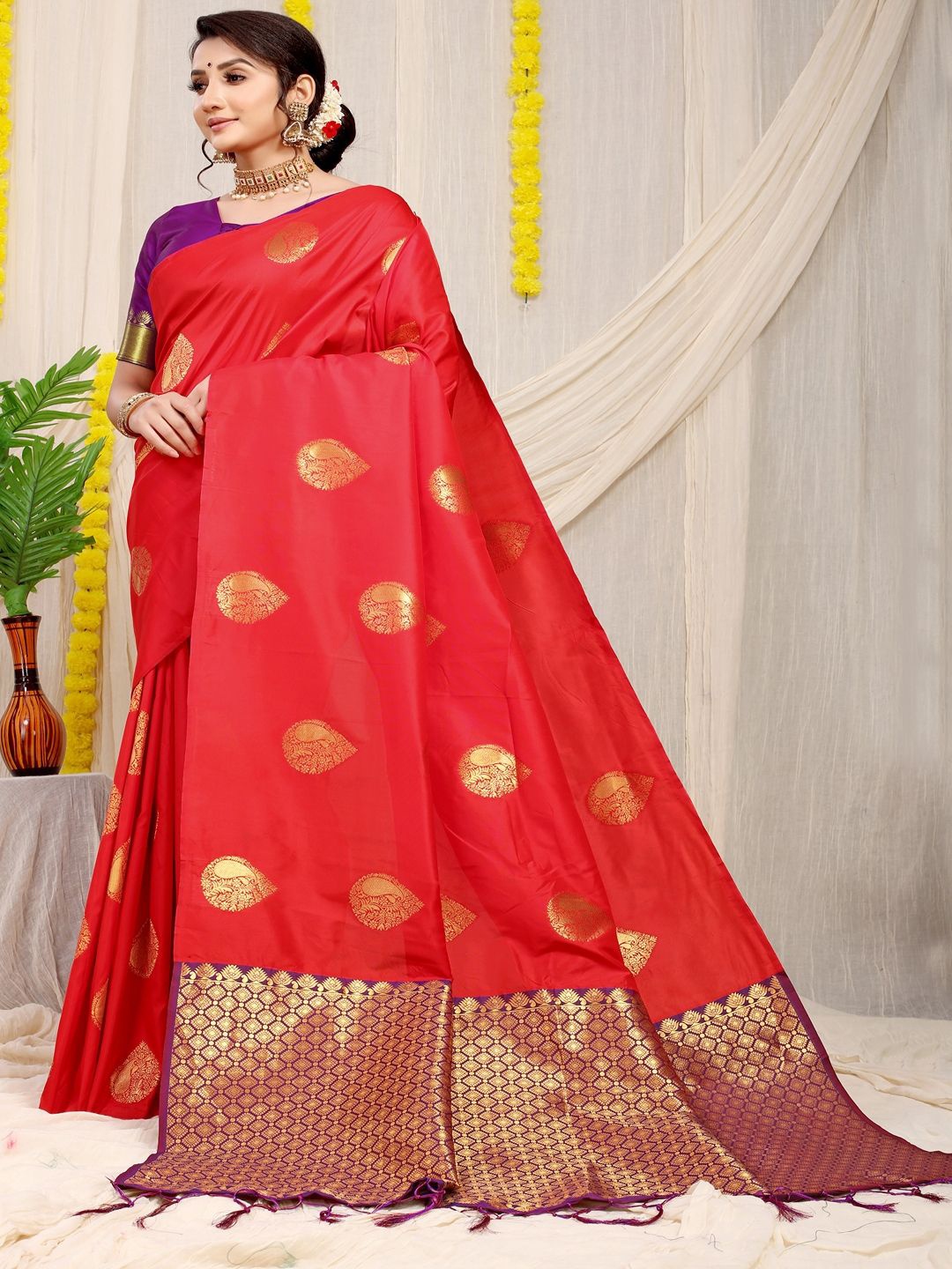 

SGF11 Woven Design Zari Kanjeevaram Saree, Red