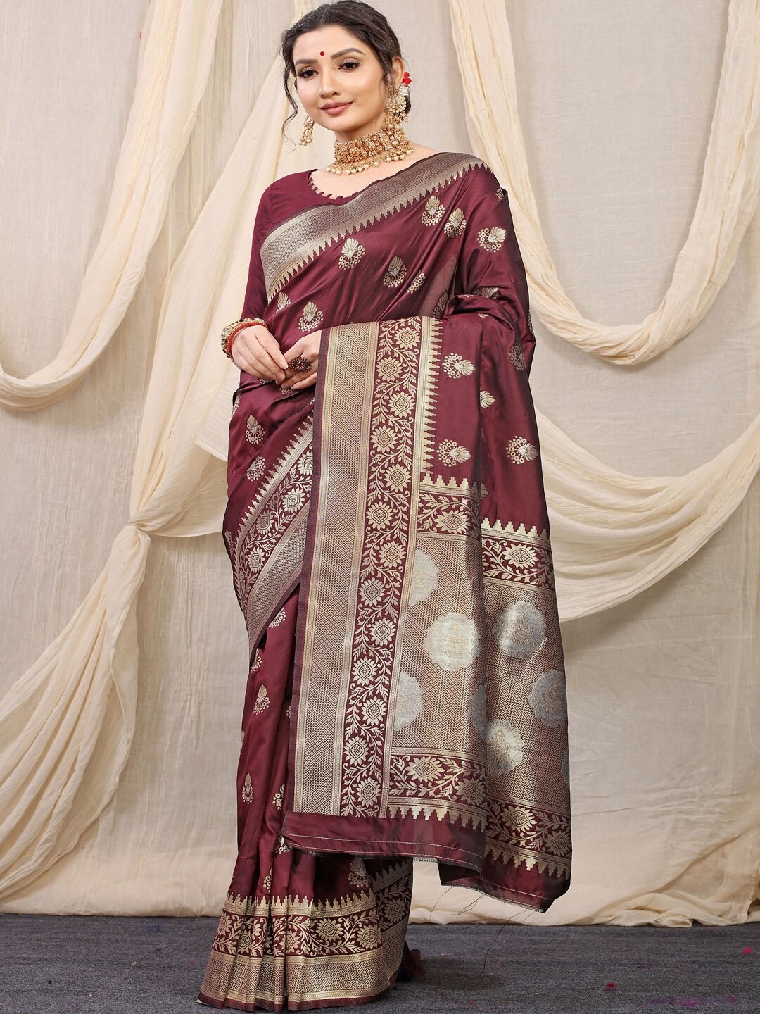 

SGF11 Woven Design Zari Kanjeevaram Saree, Brown