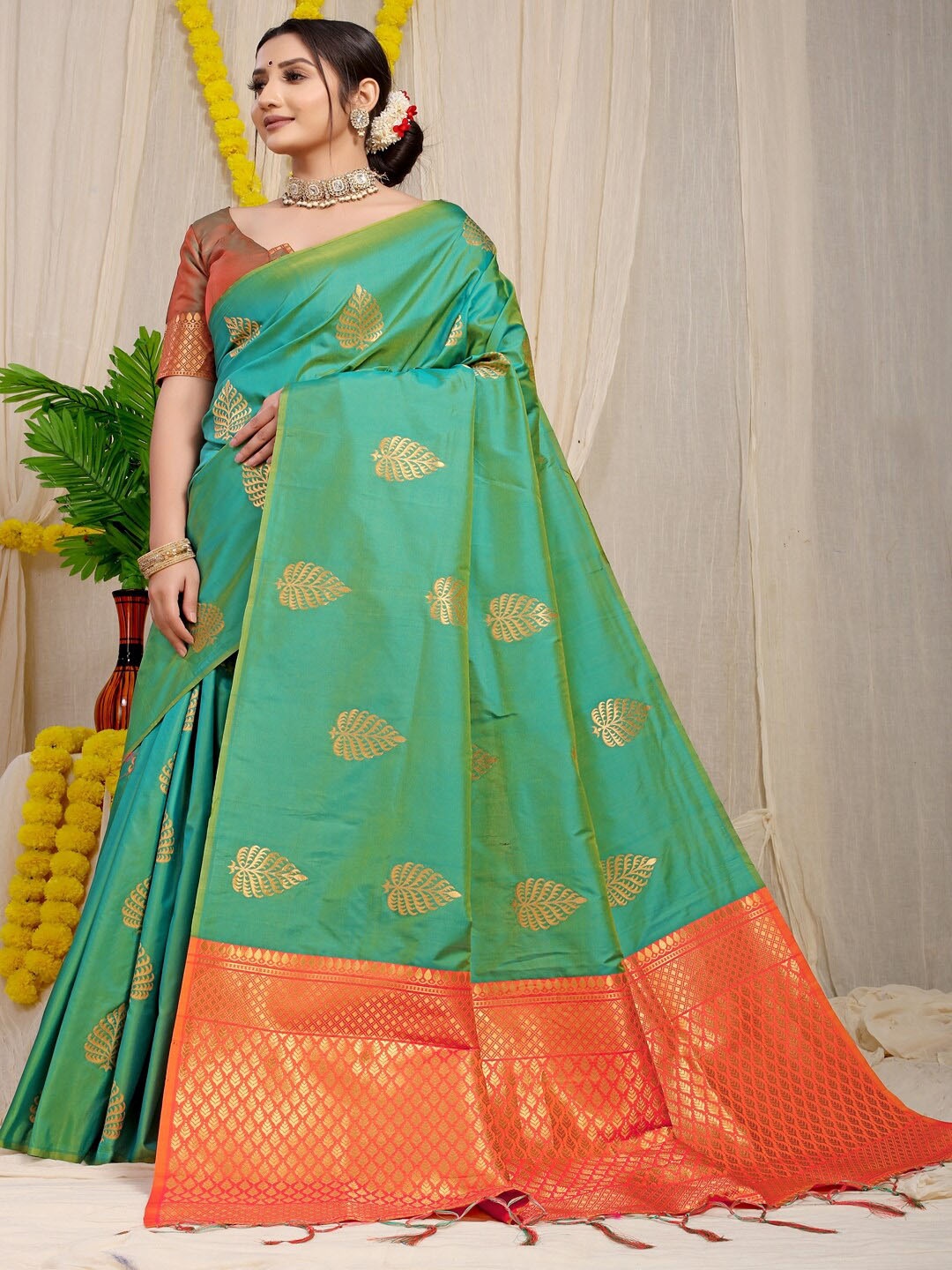 

SGF11 Woven Design Zari Kanjeevaram Saree, Green