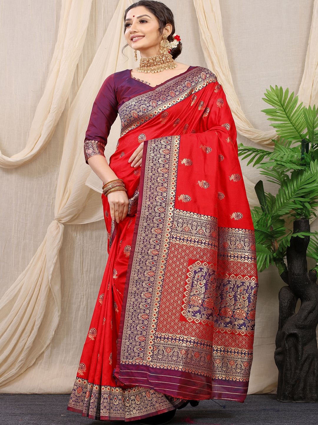 

SGF11 Woven Design Zari Kanjeevaram Saree, Red