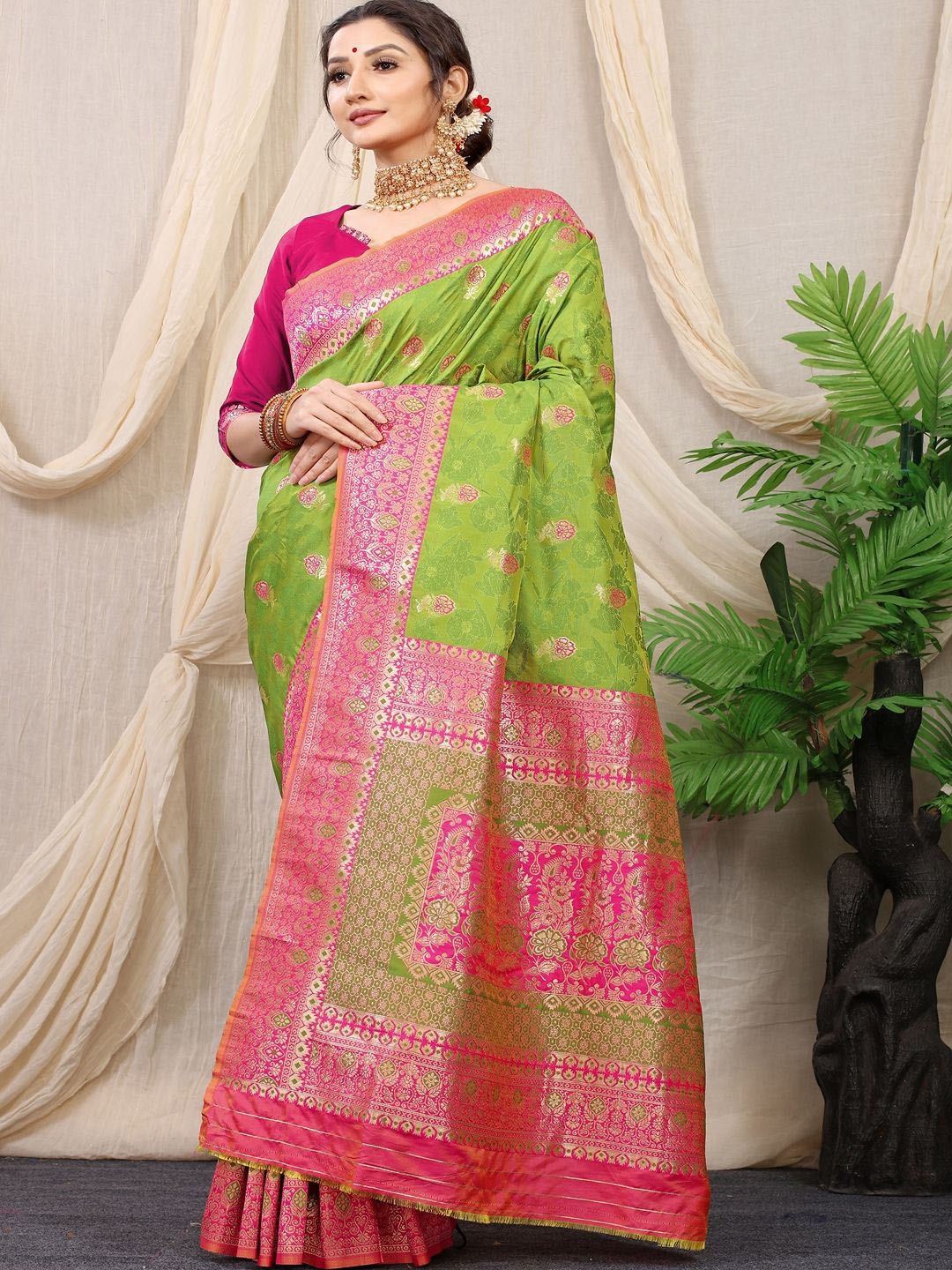 

SGF11 Woven Design Zari Kanjeevaram Saree, Green