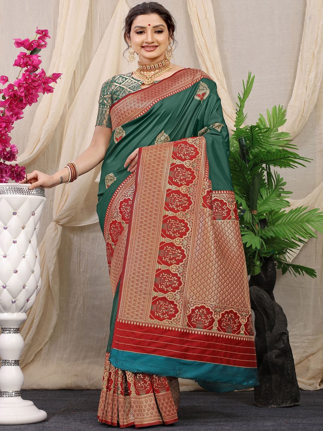 

SGF11 Ethnic Motifs Woven Design Zari Kanjeevaram Saree, Green