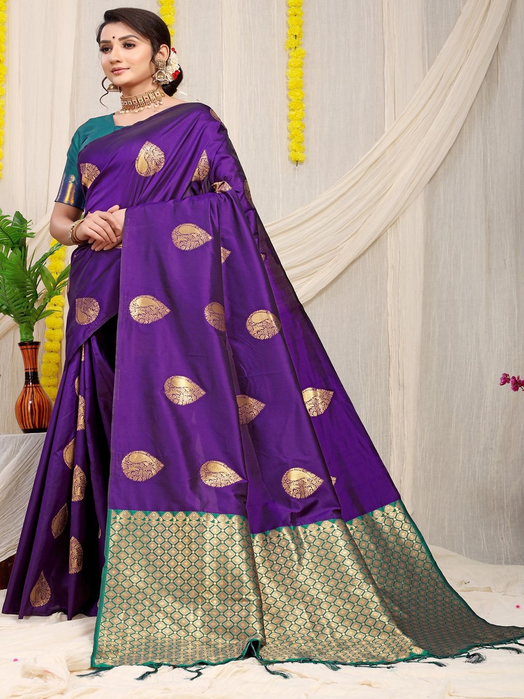 

SGF11 Ethnic Motifs Woven Design Zari Kanjeevaram Saree, Purple