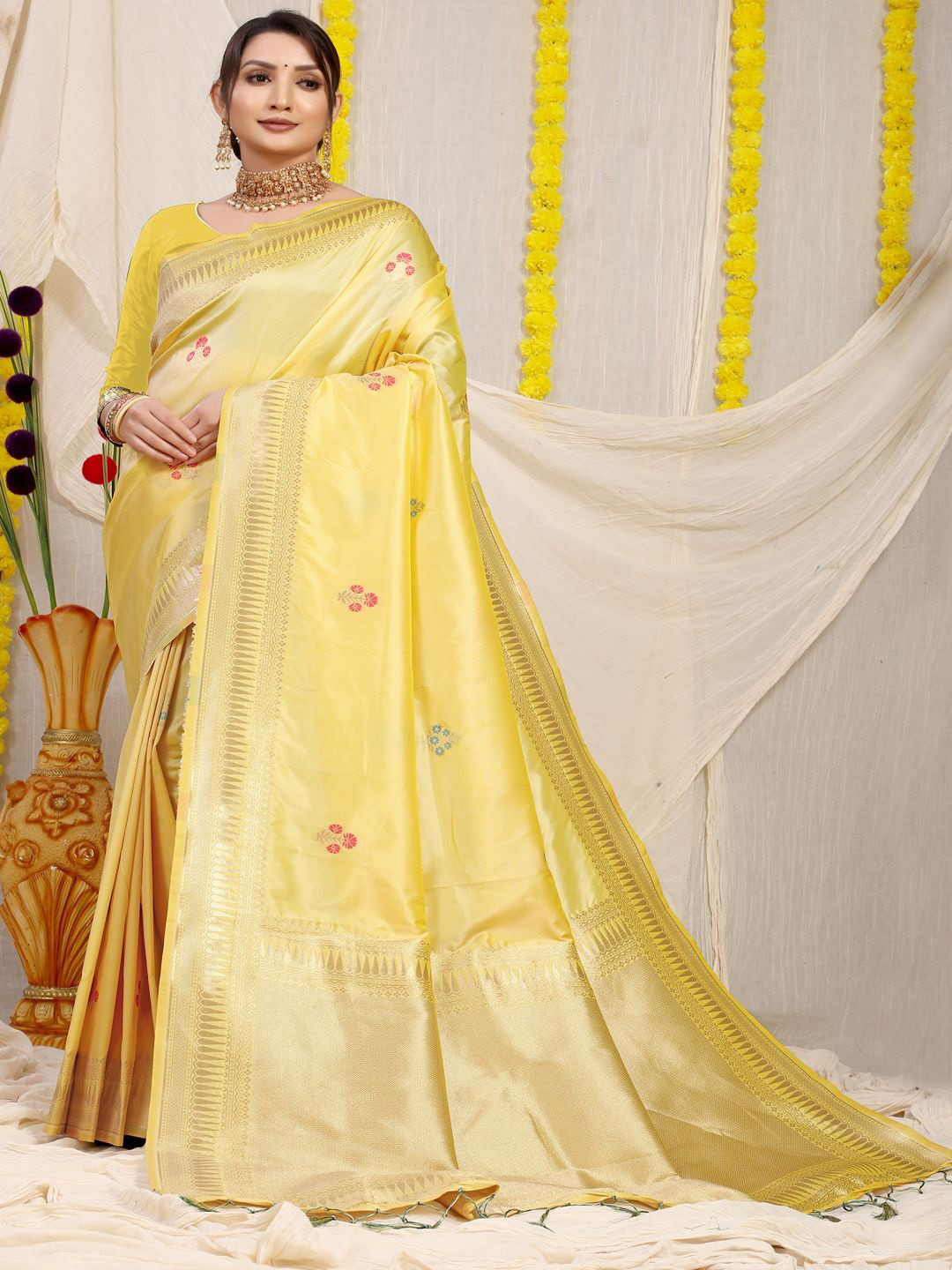 

SGF11 Floral Zari Kanjeevaram Saree, Yellow