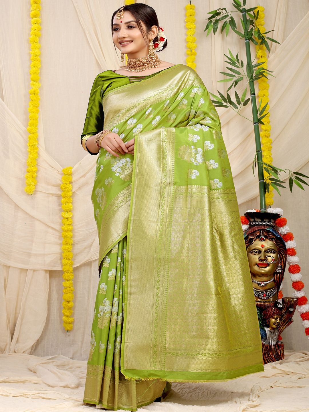 

SGF11 Ethnic Motifs Zari Kanjeevaram Saree, Green