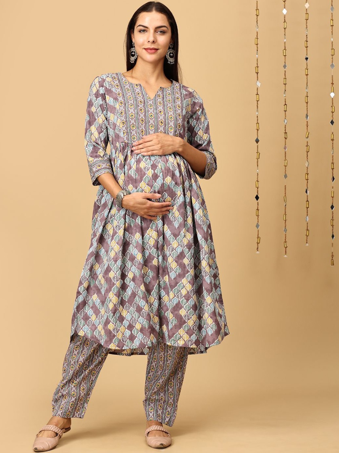 

The Mom Store Women Floral Printed Regular Pure Cotton Kurta with Pyjamas & With Dupatta, Brown