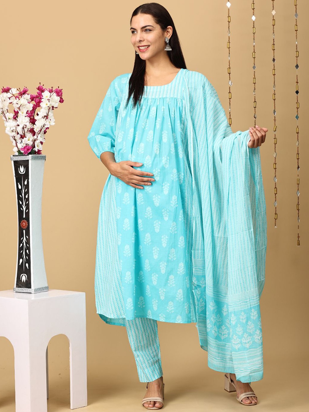 

The Mom Store Women Floral Printed Regular Pure Cotton Kurta with Pyjamas & With Dupatta, Blue
