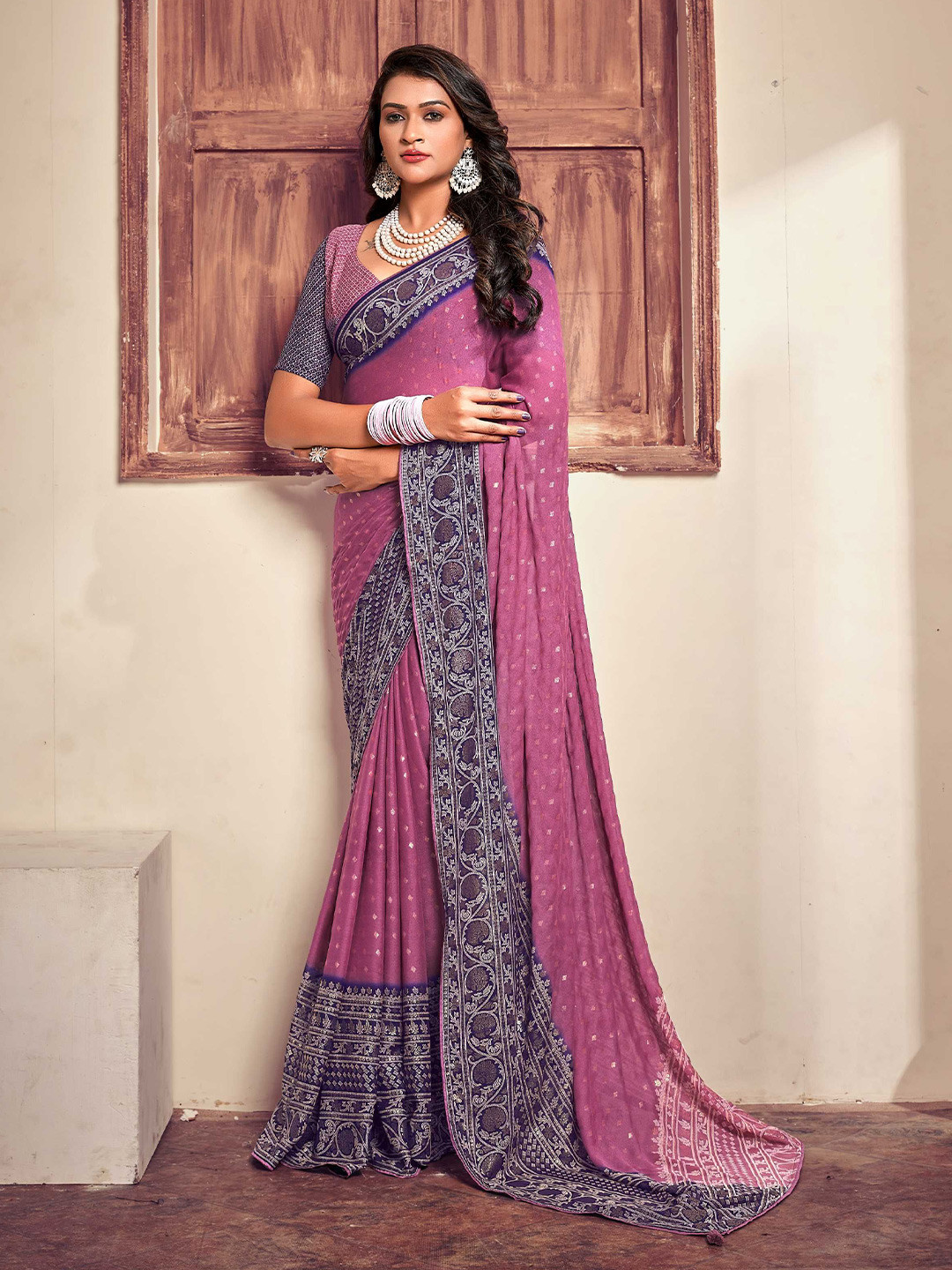 

Panzora Floral Zari Saree With Blouse Piece, Pink