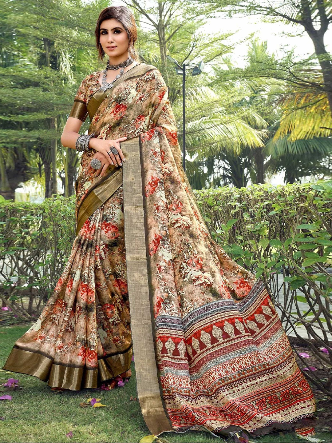

Panzora Floral Zari Tussar Saree, Beige