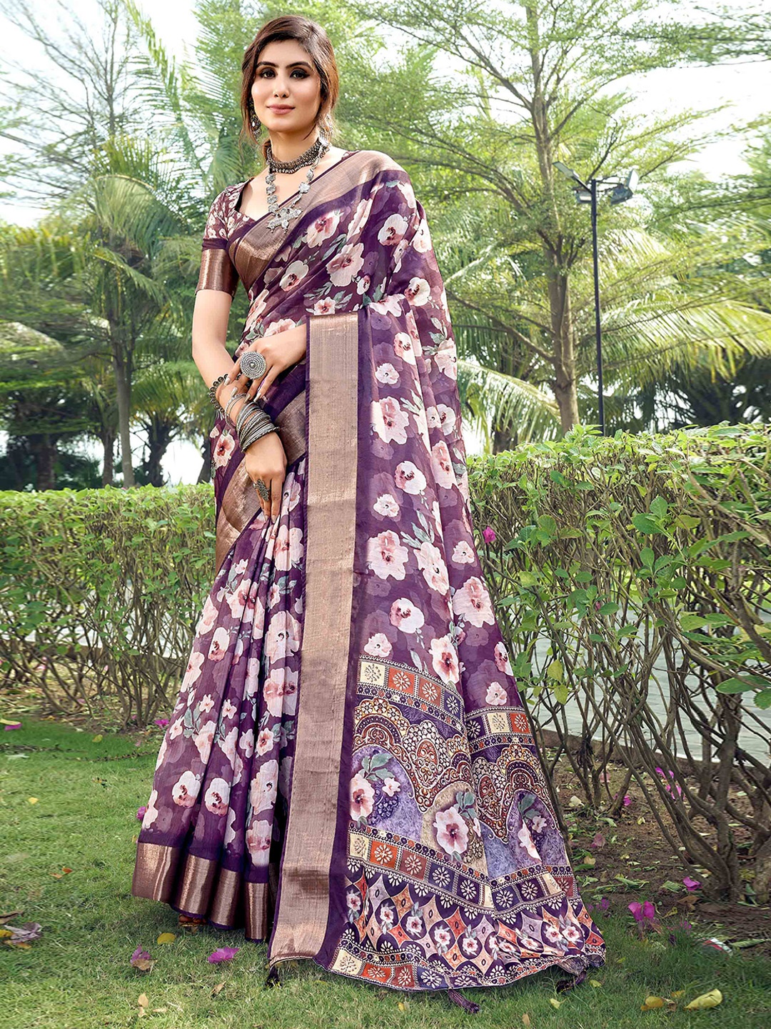 

Panzora Floral Zari Tussar Saree, Purple
