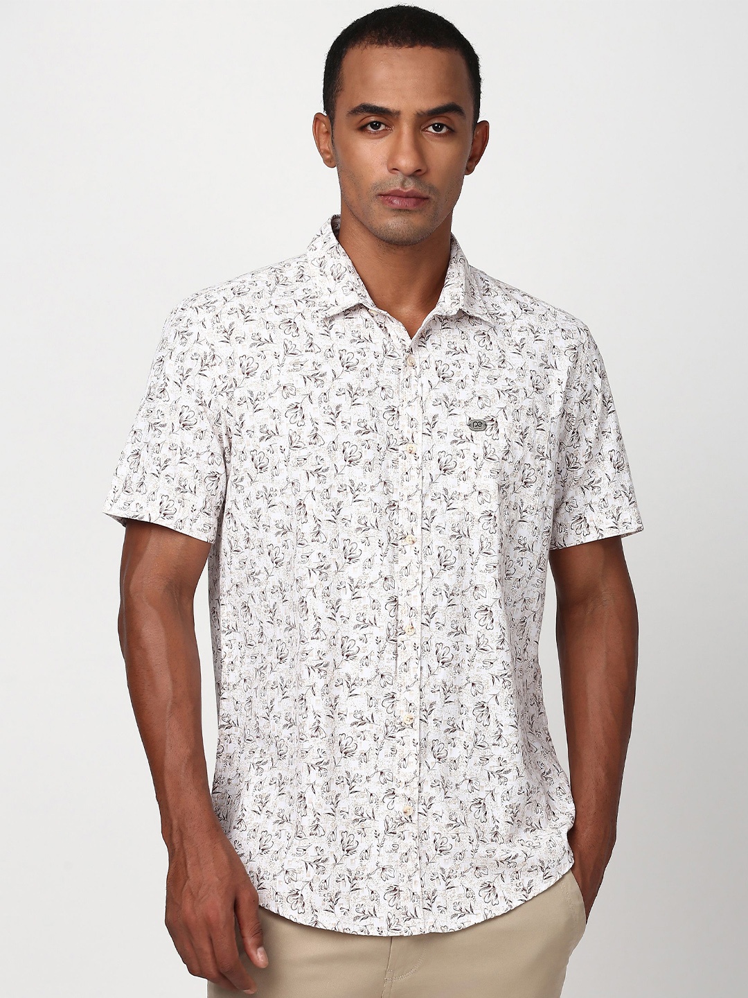 

Peter England Casuals Men Slim Fit Floral Opaque Printed Casual Shirt, White