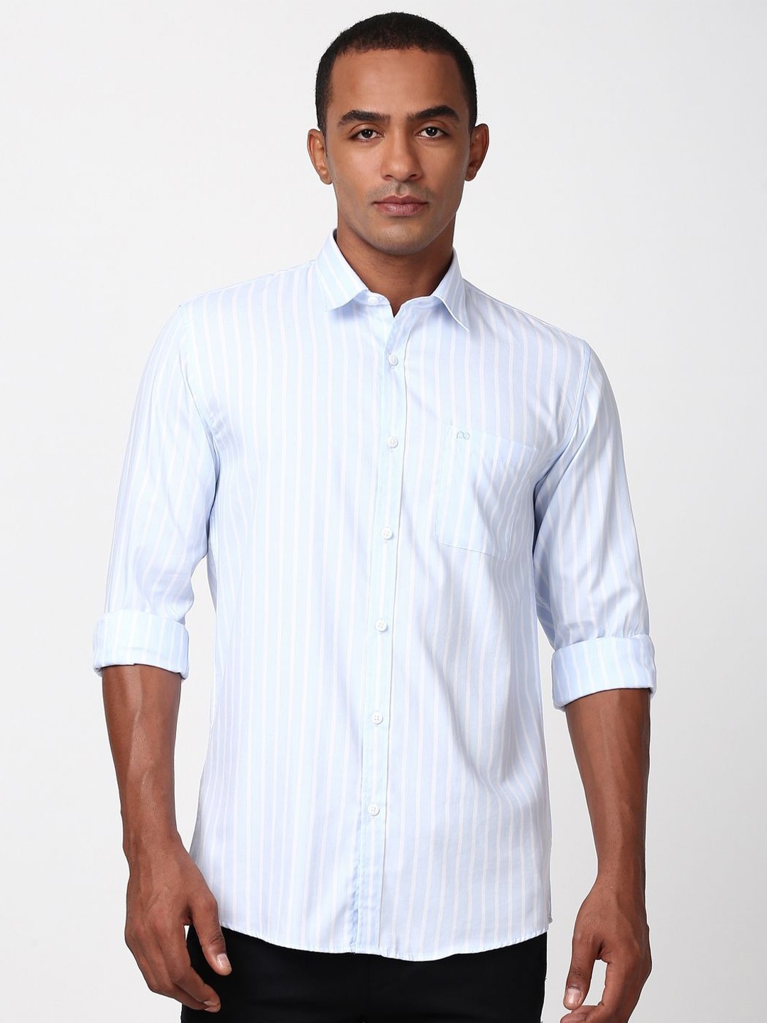 

Peter England Casuals Men Slim Fit Opaque Striped Casual Shirt, Blue