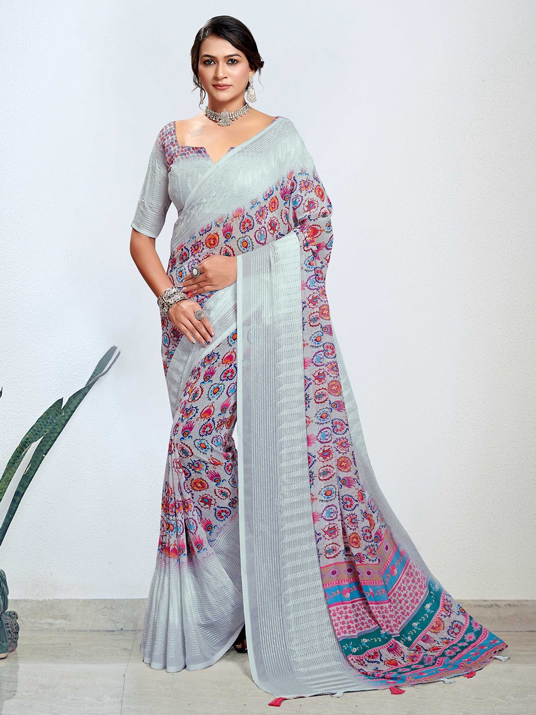 

Panzora Ethnic Motifs Printed Sequinned Saree, Grey
