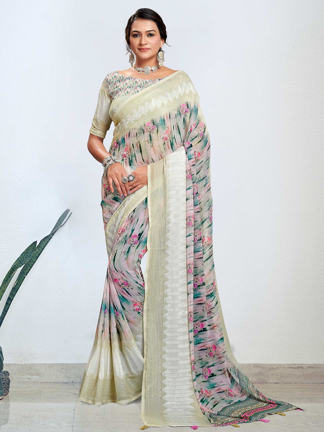 

Panzora Abstract Printed Sequinned Saree, Green