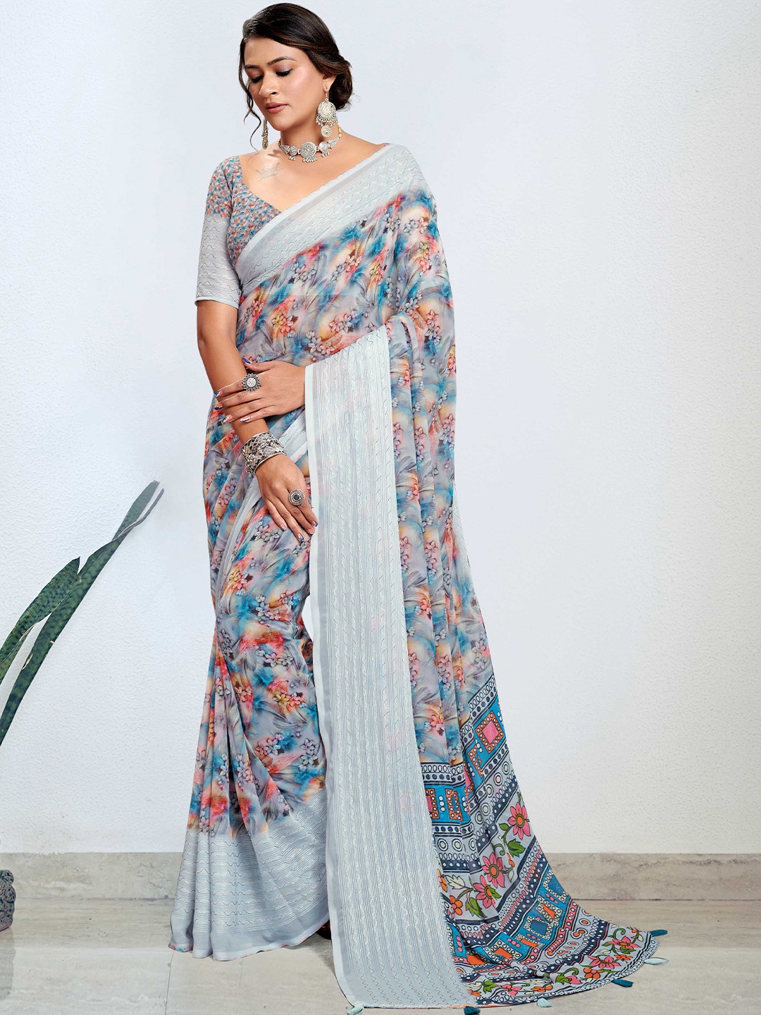 

Panzora Floral Sequinned Saree, Grey