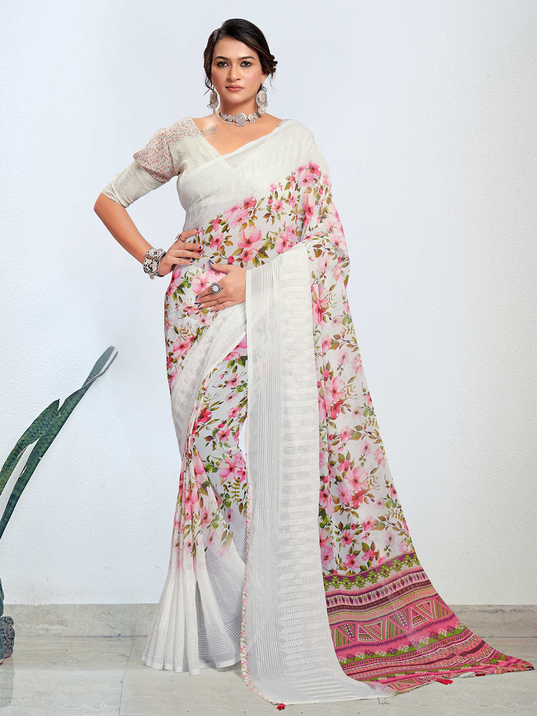 

Panzora Floral Sequinned Saree, White