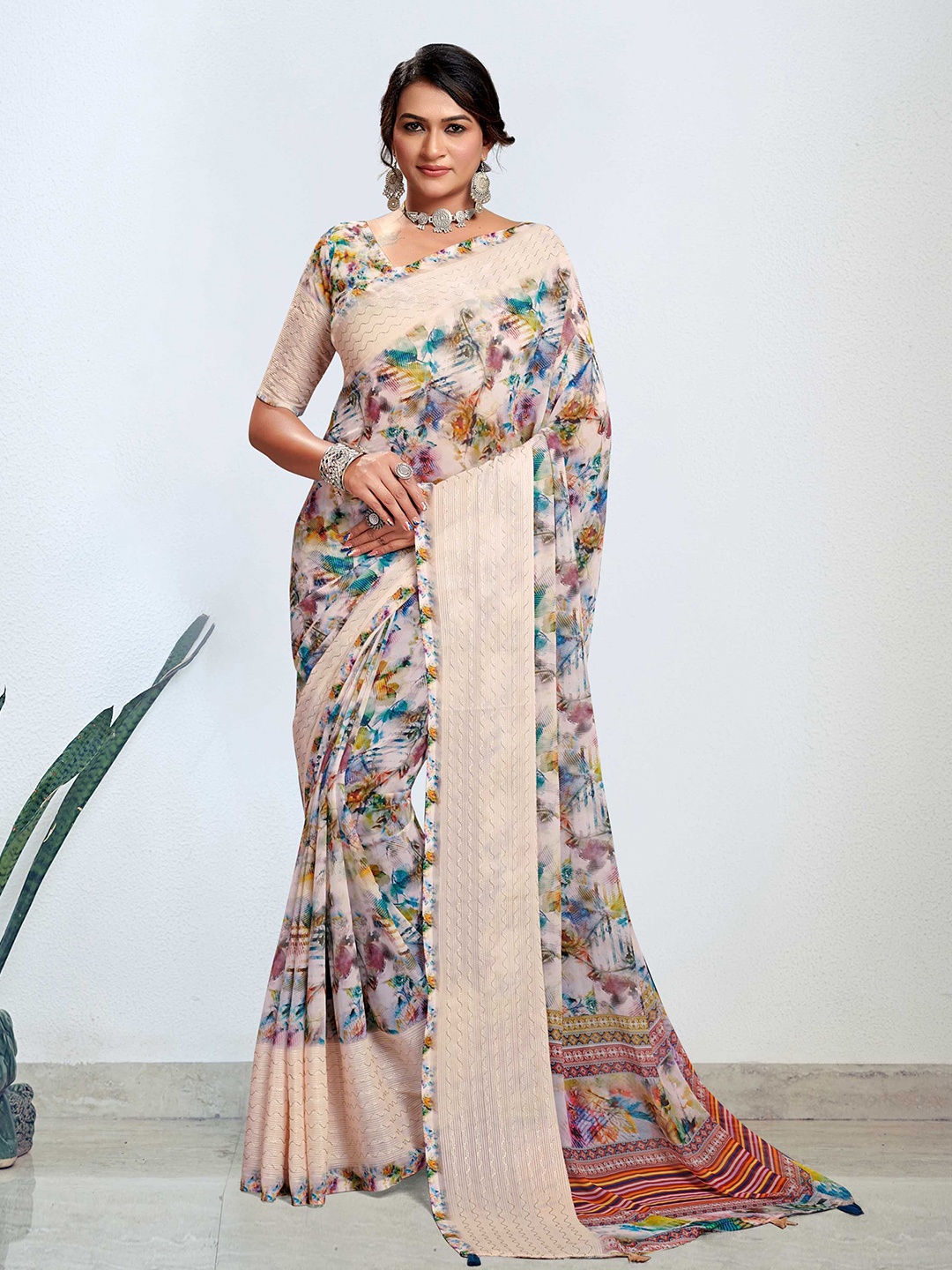 

Panzora Floral Embellished Saree, Peach